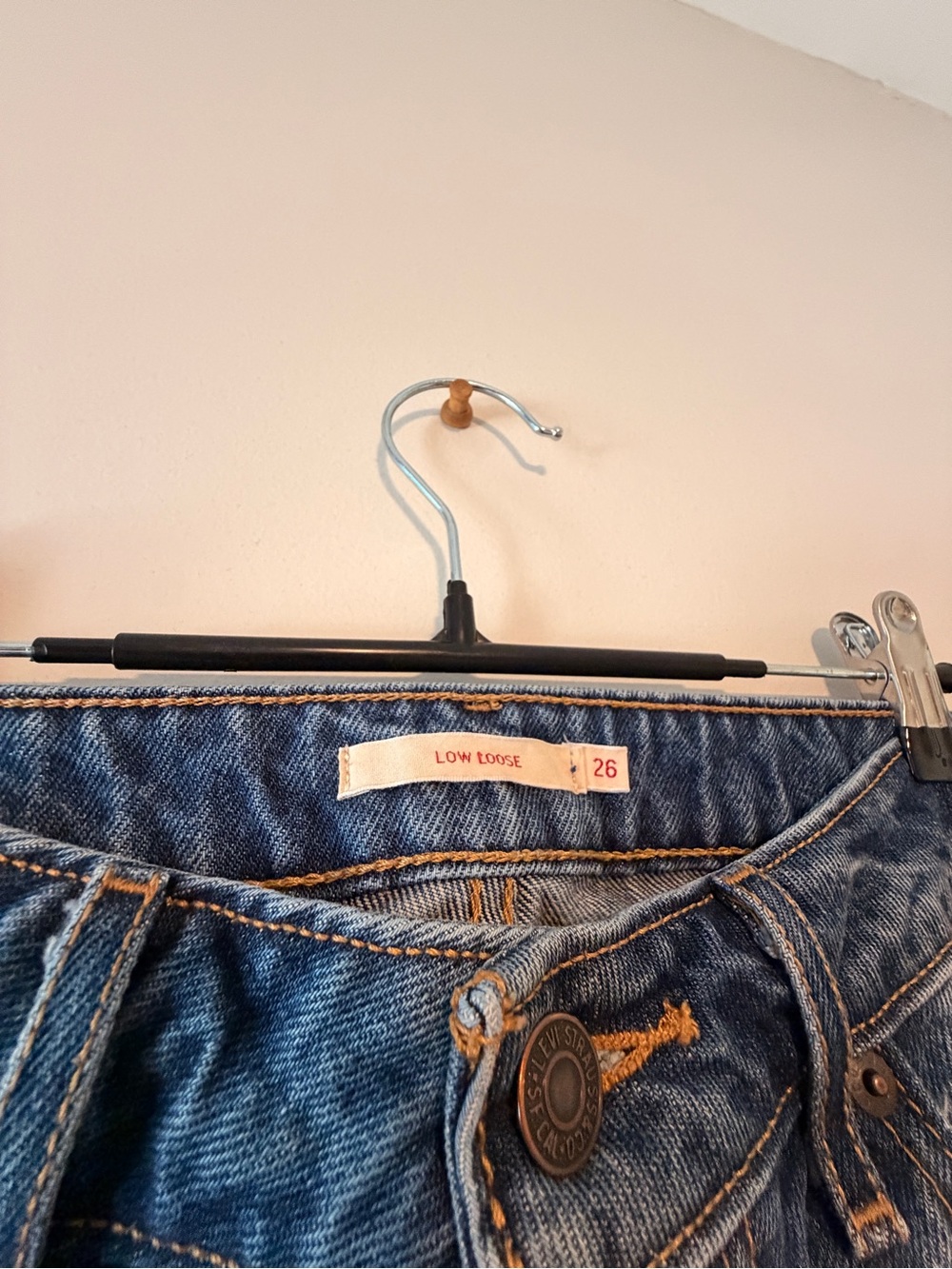 Levi’s Raw Hem Loose Low Jeans - Picture 4 of 5